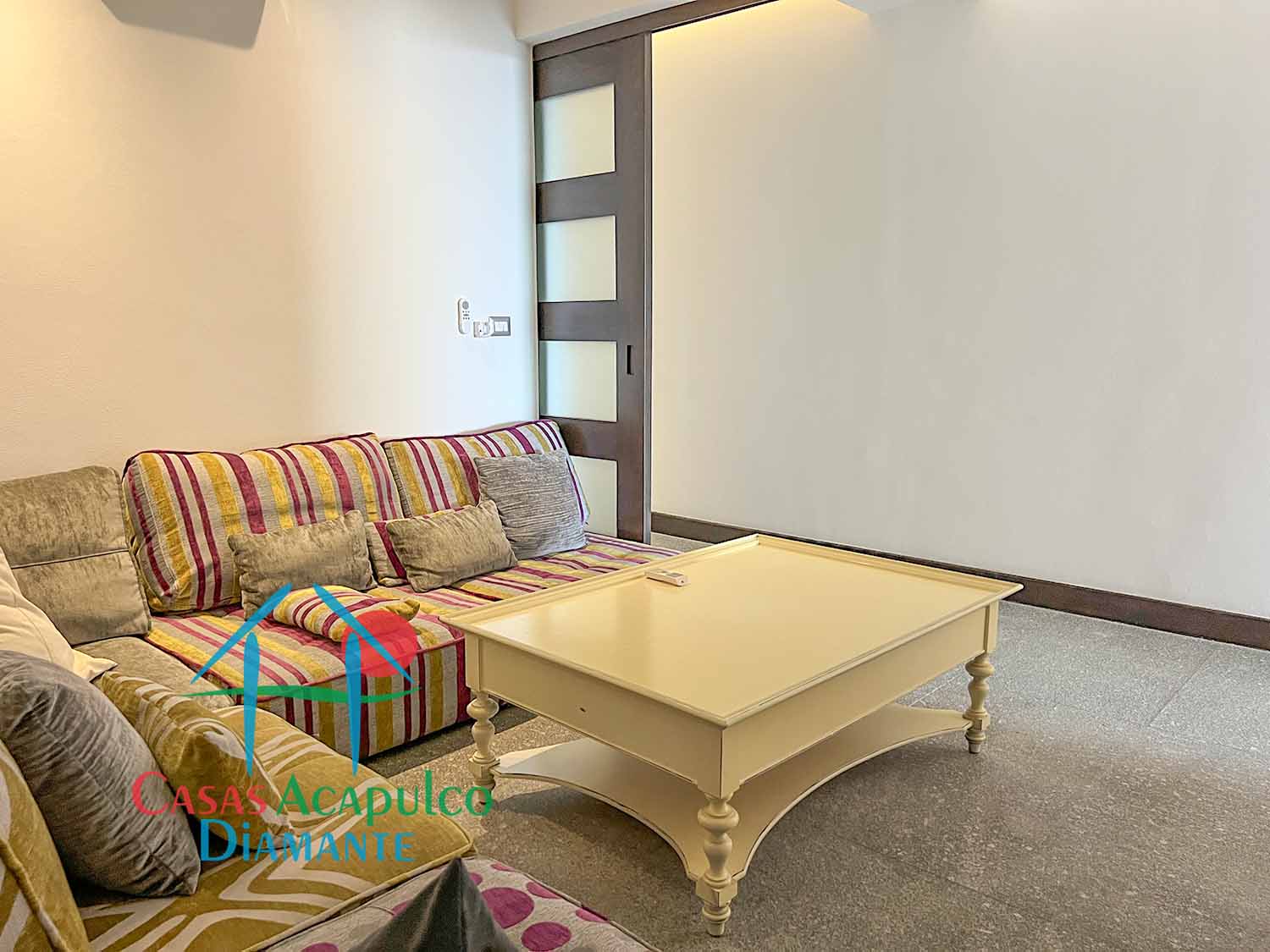 Ocean Front 108 - Sala de televisión 5